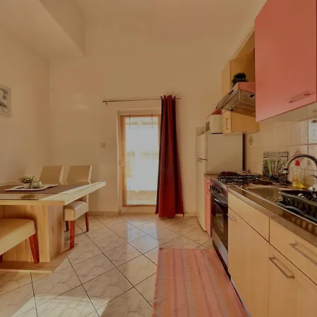 Hajl Apartman Krk Town
