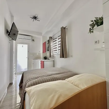 Hajl Apartment