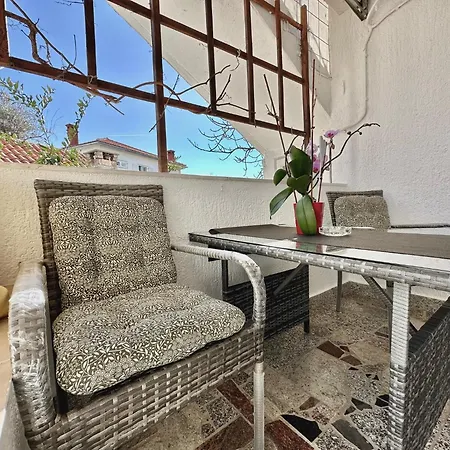 Hajl Apartman Krk Town