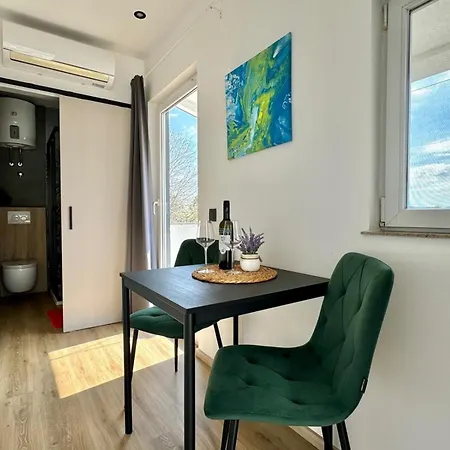 Hajl Apartman Krk Town